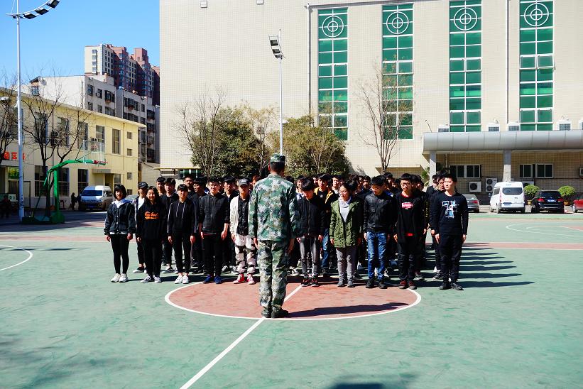 鄭州北大青鳥翔天信鴿2019年新生軍訓(xùn)