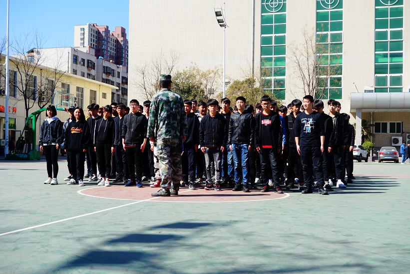 鄭州北大青鳥翔天信鴿2019年新生軍訓(xùn)