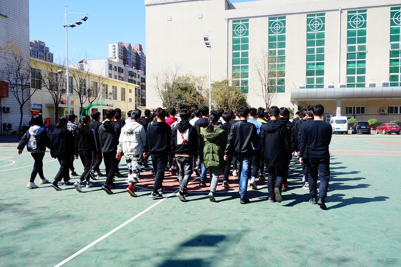 鄭州北大青鳥翔天信鴿2019年新生軍訓(xùn)