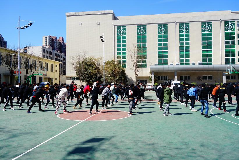 鄭州北大青鳥翔天信鴿2019年新生軍訓(xùn)