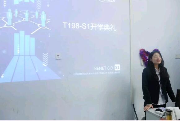 北大青鳥鄭州翔天信鴿B198開學(xué)典禮:高薪與夢想的開始