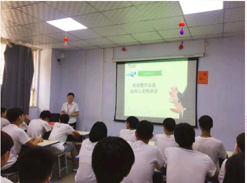 鄭州北大青鳥翔天信鴿Q1903班開學(xué)典禮