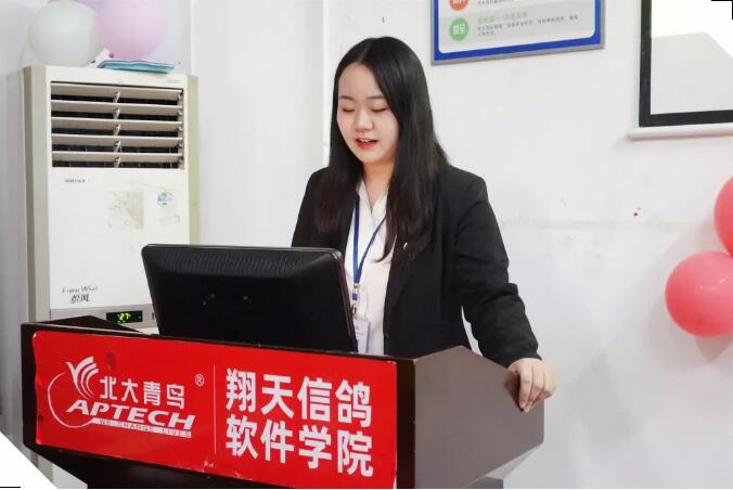 北大青鳥鄭州翔天信鴿KD15班開業(yè)典禮：走近企業(yè)，高薪就業(yè)