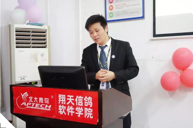 北大青鳥鄭州翔天信鴿KD15班開業(yè)典禮：走近企業(yè)，高薪就業(yè)