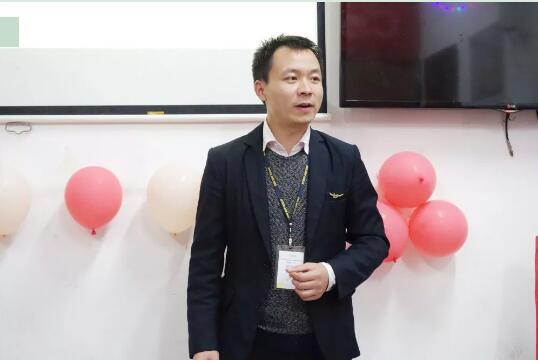 北大青鳥鄭州翔天信鴿KD15班開業(yè)典禮：走近企業(yè)，高薪就業(yè)