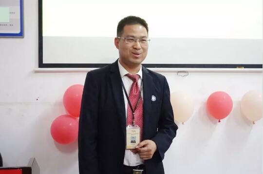 北大青鳥鄭州翔天信鴿KD15班開業(yè)典禮：走近企業(yè)，高薪就業(yè)