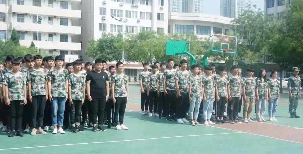 北大青鳥鄭州翔天信鴿啟蒙星軍訓(xùn)匯演