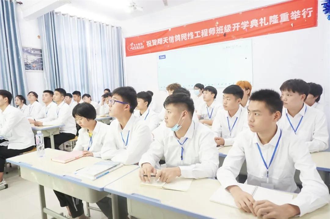 初中畢業(yè)學(xué)編程去什么學(xué)校學(xué)