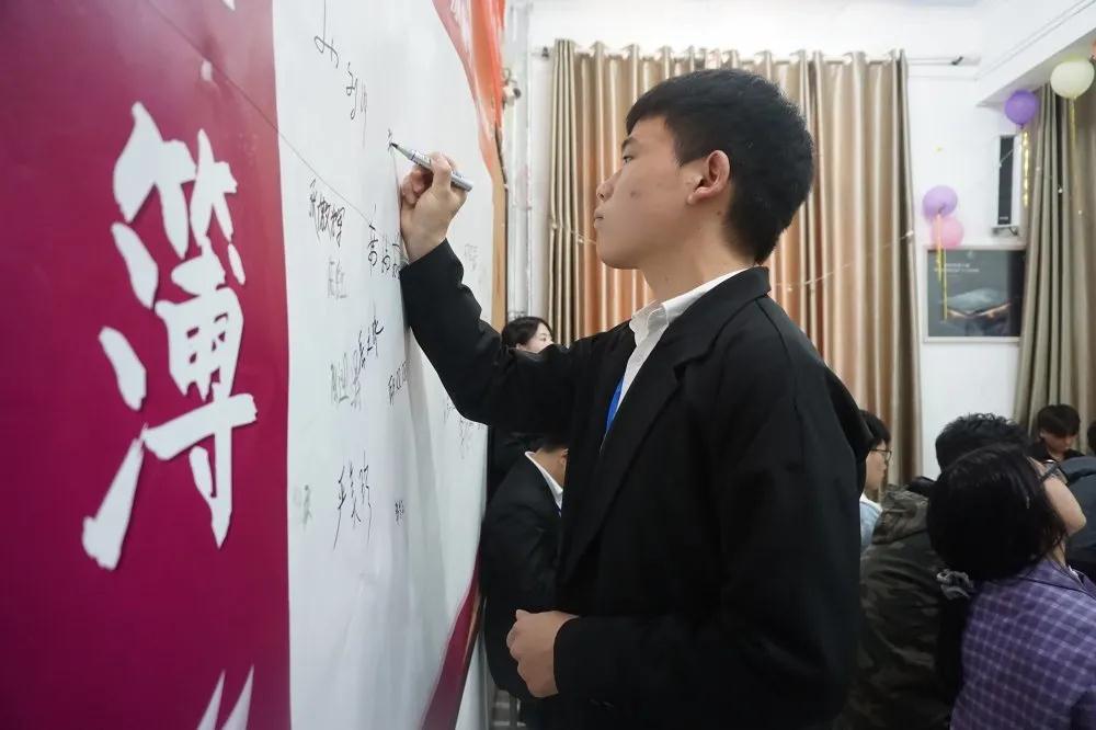 鄭州北大青鳥翔天信鴿2020年第五屆超級演說家初賽圓滿結(jié)束