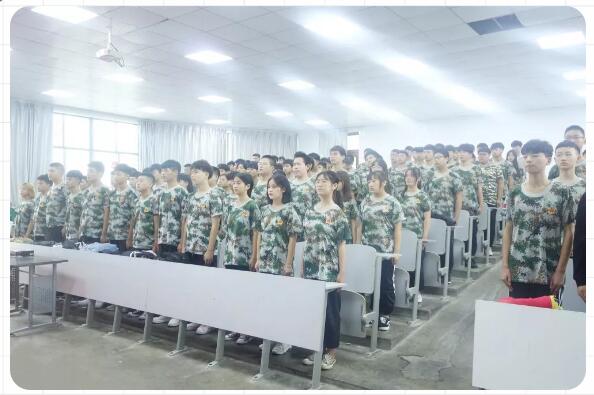 鄭州北大青鳥翔天信鴿啟蒙星新生軍訓(xùn)強(qiáng)勢來襲