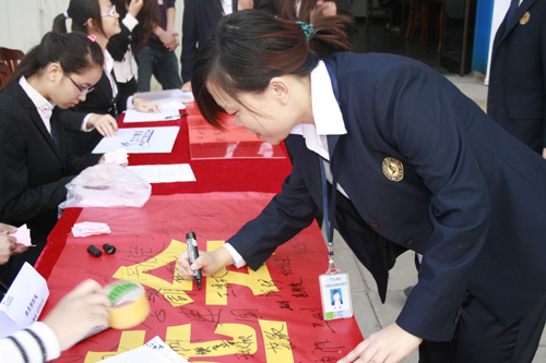 學(xué)士后學(xué)員紛紛與企業(yè)簽協(xié)議
